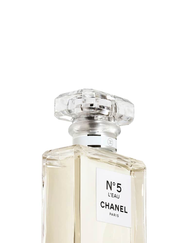 CHANEL N°5 L'EAU Eau De Toilette Spray - picture 2 CHANEL N°5 L'EAU Eau De Toilette Spray - picture 2
