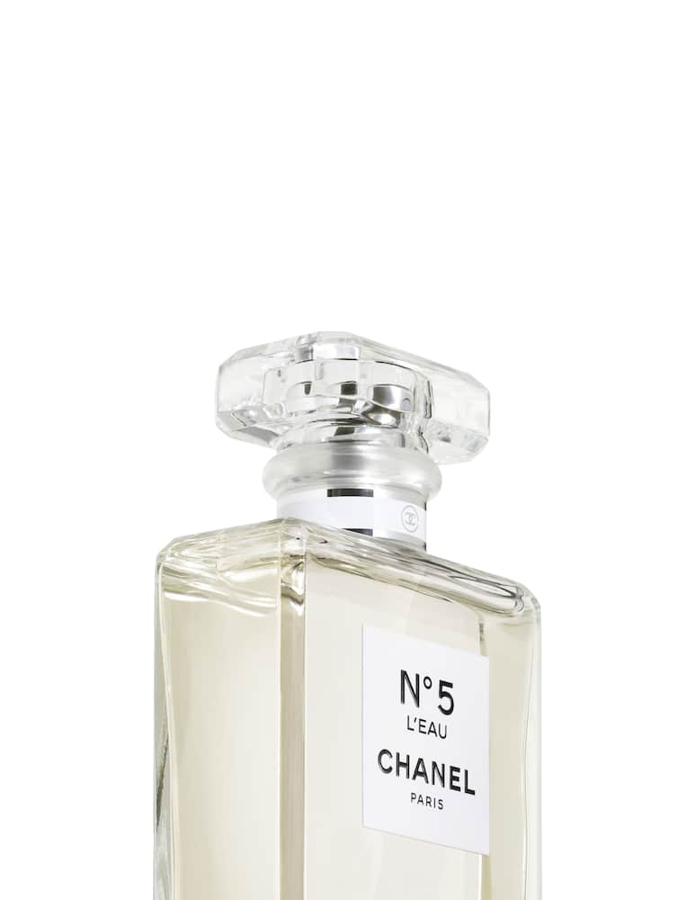 CHANEL N°5 L'EAU Eau De Toilette Spray - picture 2 CHANEL N°5 L'EAU Eau De Toilette Spray - picture 2