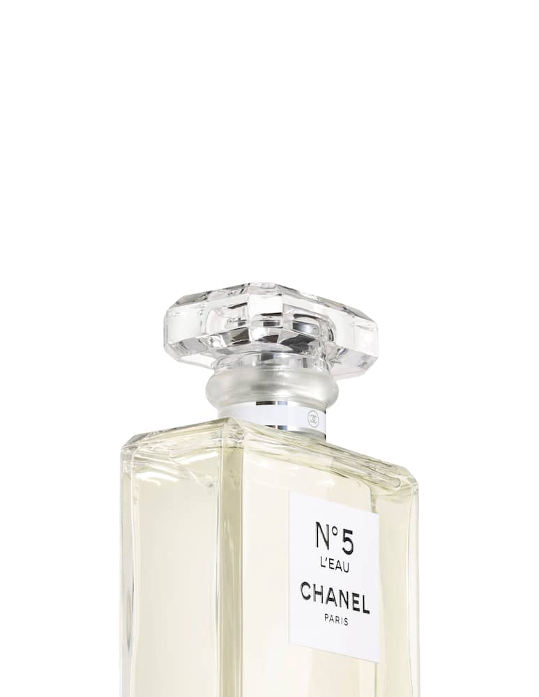 CHANEL N°5 L'EAU Eau De Toilette Spray - picture 2 CHANEL N°5 L'EAU Eau De Toilette Spray - picture 2