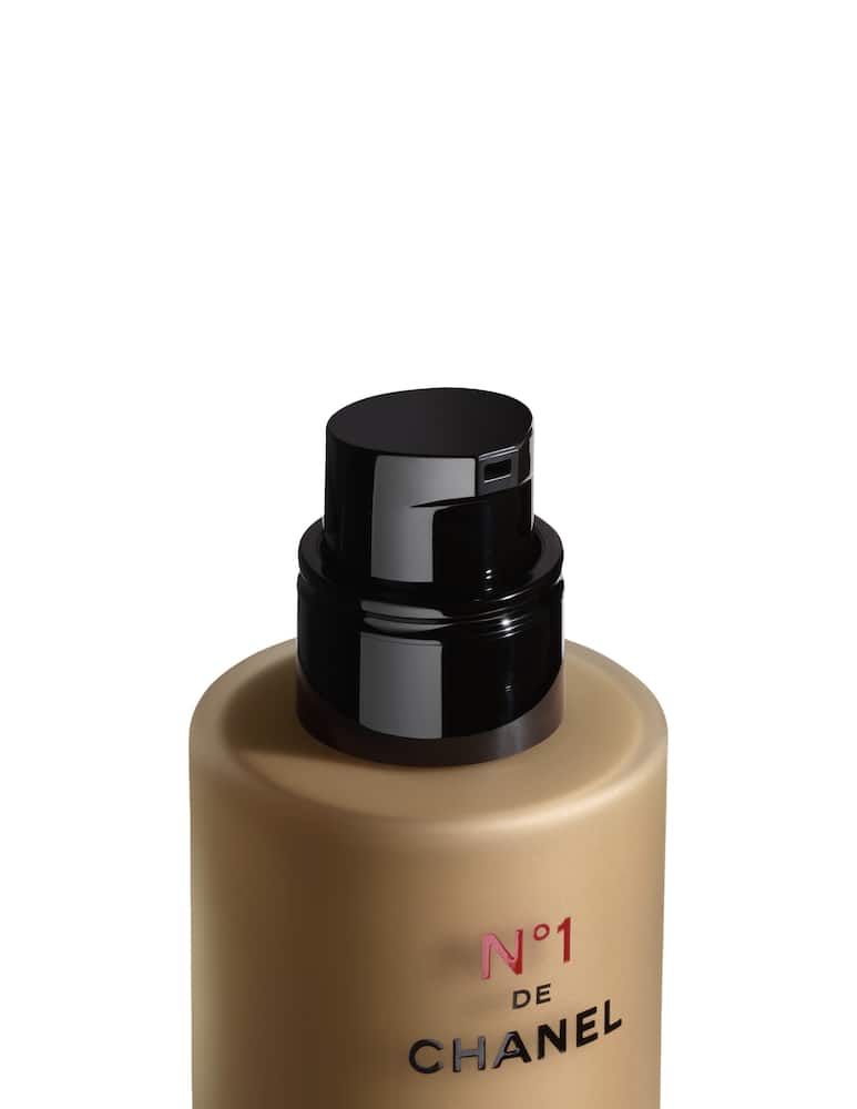 CHANEL N°1 DE CHANEL Revitalizing Foundation - picture 2 CHANEL N°1 DE CHANEL Revitalizing Foundation - picture 2
