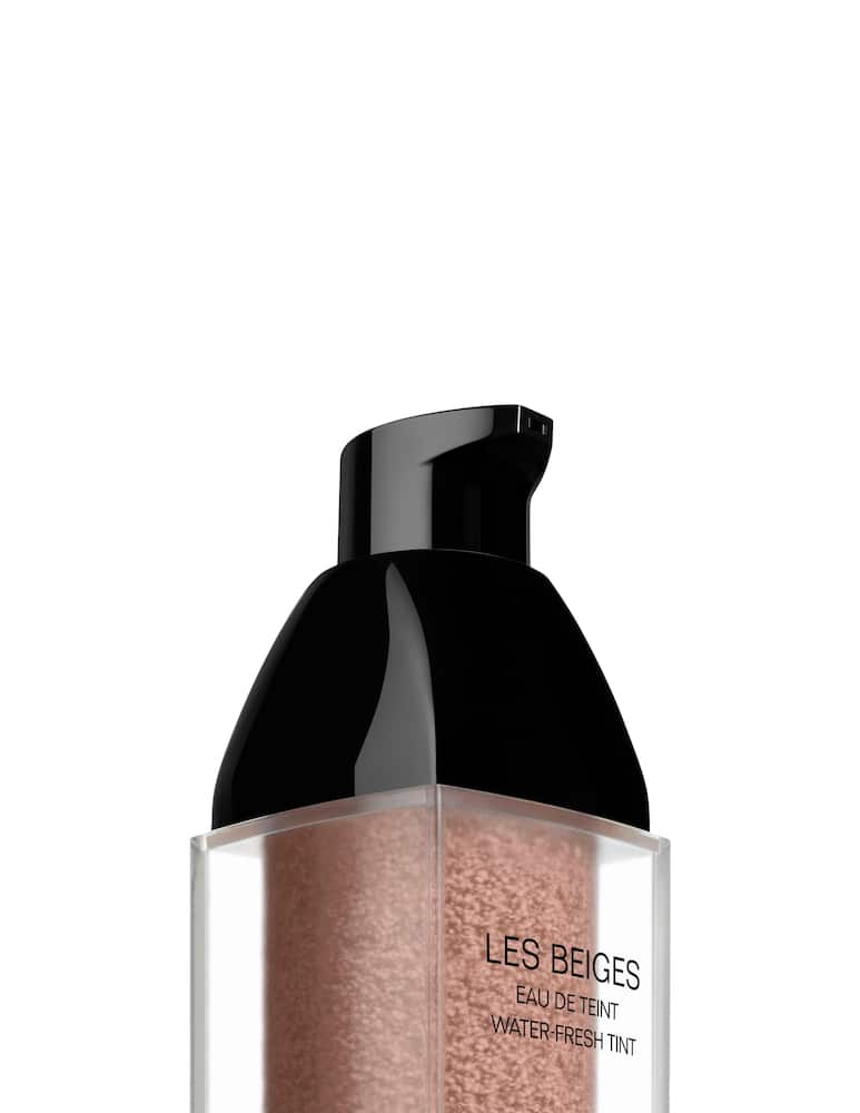 CHANEL LES BEIGES EAU DE TEINT - picture 2 CHANEL LES BEIGES EAU DE TEINT - picture 2
