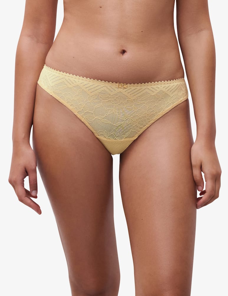 Chantelle Standard thong normal waist - picture 2 Chantelle Standard thong normal waist - picture 2