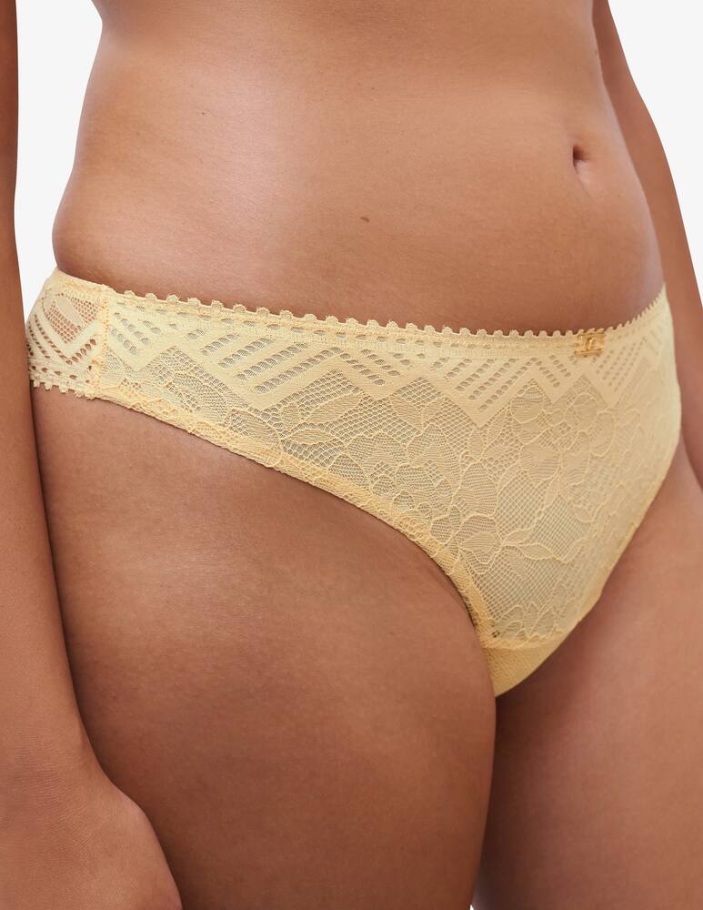 Chantelle Standard thong normal waist - picture 4 Chantelle Standard thong normal waist - picture 4