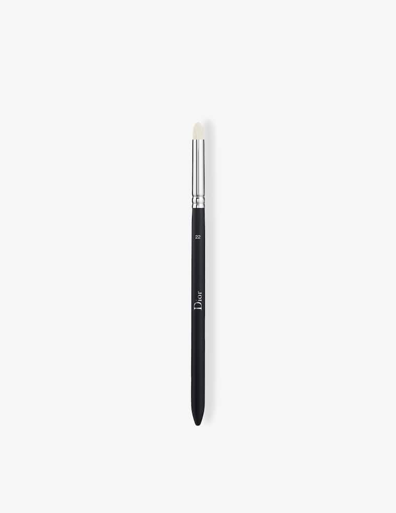DIOR Backstage Small Eyeshadow Blending Brush N° 22 - picture 1 DIOR Backstage Small Eyeshadow Blending Brush N° 22 - picture 1