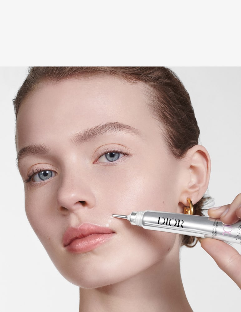 DIOR Capture Totale Hyalushot Correttore Rughe - immagine 2 DIOR Capture Totale Hyalushot Correttore Rughe - immagine 2