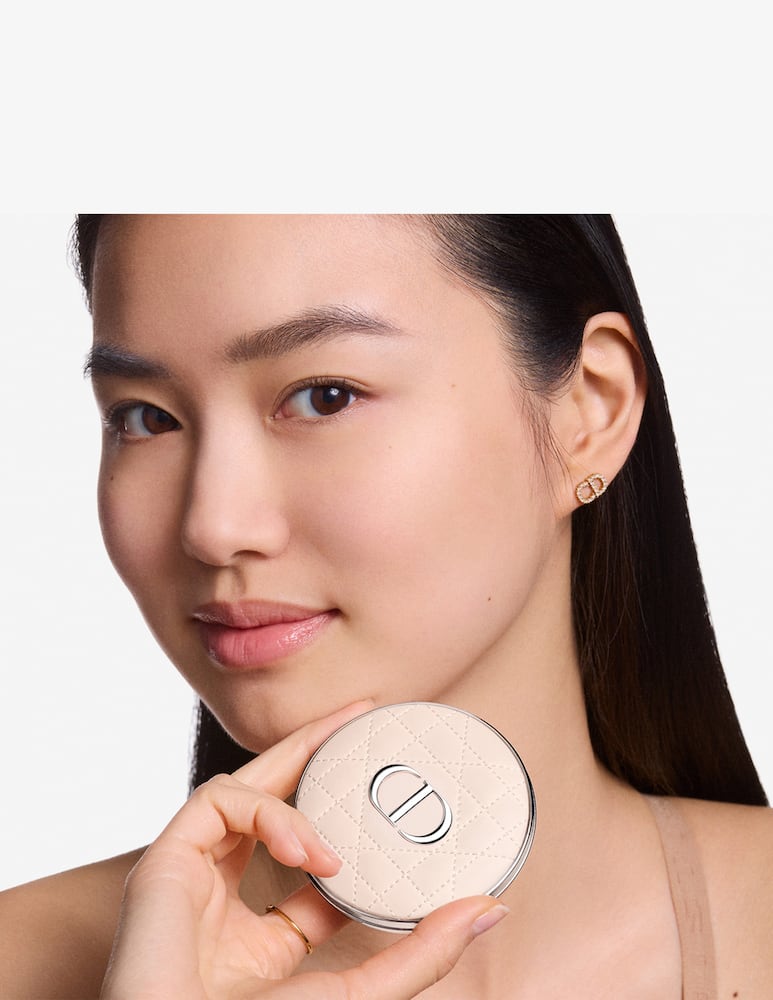 DIOR Dior Forever Nude Radiant Filter - picture 4 DIOR Dior Forever Nude Radiant Filter - picture 4