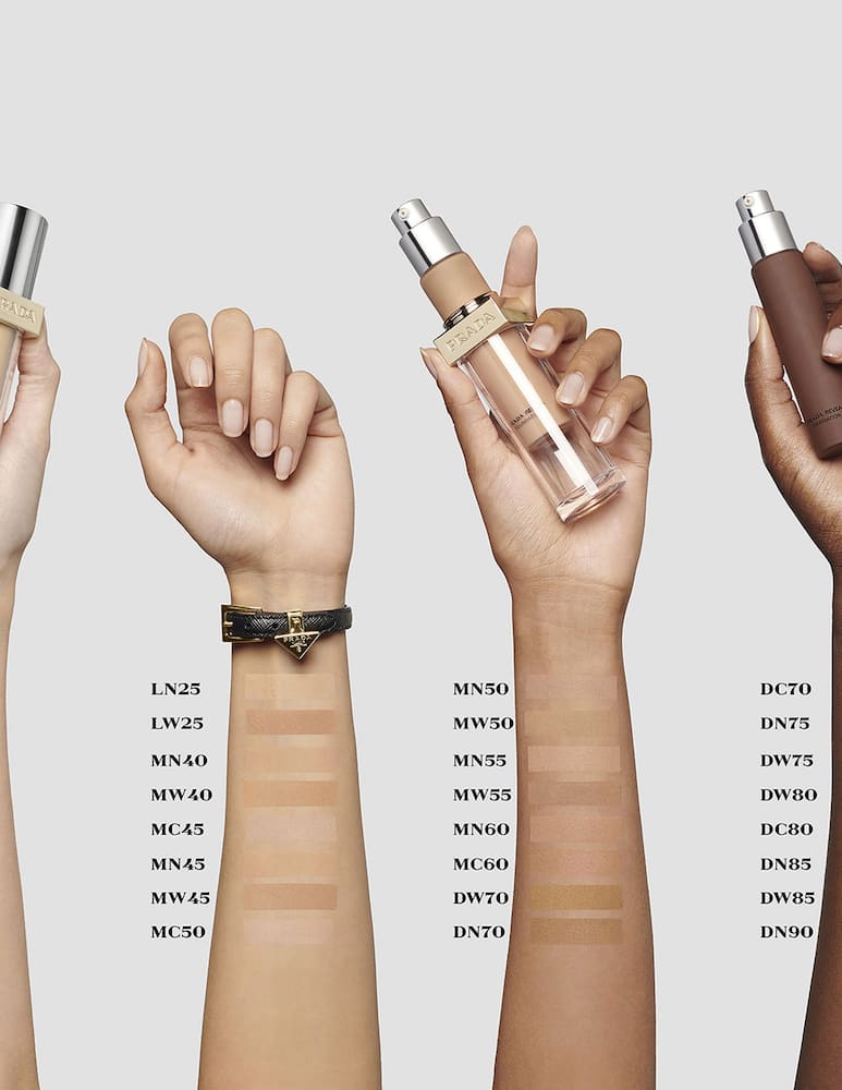 Prada Reveal Skin Optimizing Foundation - immagine 4 Prada Reveal Skin Optimizing Foundation - immagine 4
