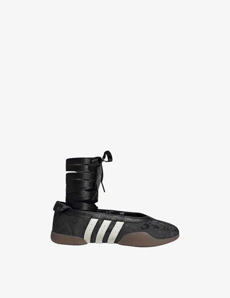 Adidas Originals Sneakers ballet flats Taekwondo - picture 1 Adidas Originals Sneakers ballet flats Taekwondo - picture 1