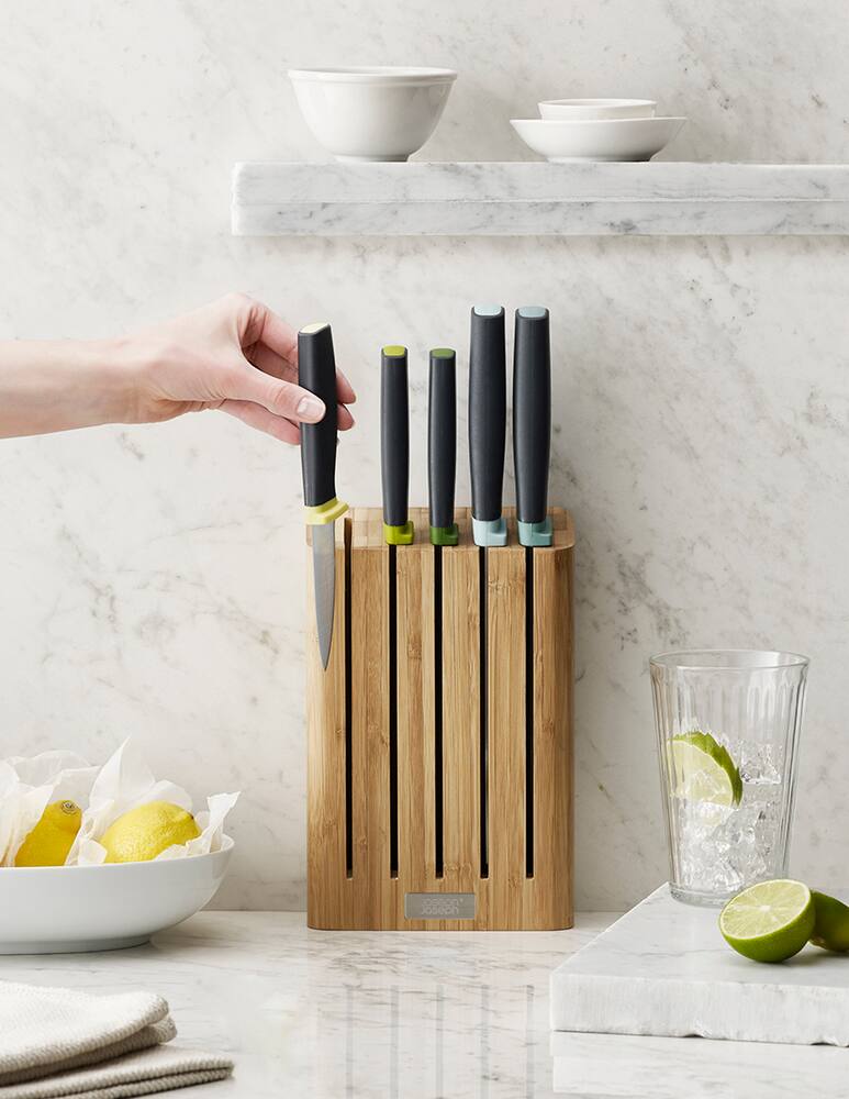 Joseph Joseph Elevate™ Set Di Coltelli Da 5 Pezzi Con Ceppo Portacoltelli - immagine 5 Joseph Joseph Elevate™ Set Di Coltelli Da 5 Pezzi Con Ceppo Portacoltelli - immagine 5