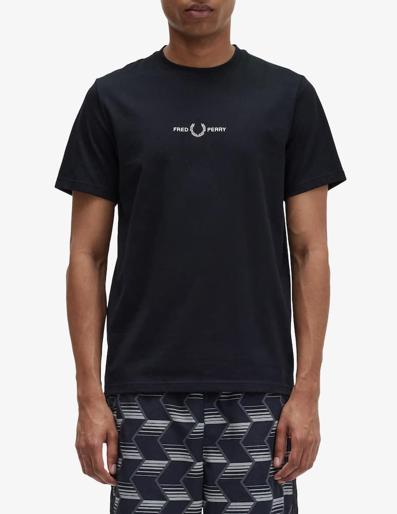 Fred Perry Maglietta loghino scritta centro - immagine 1 Fred Perry Maglietta loghino scritta centro - immagine 1