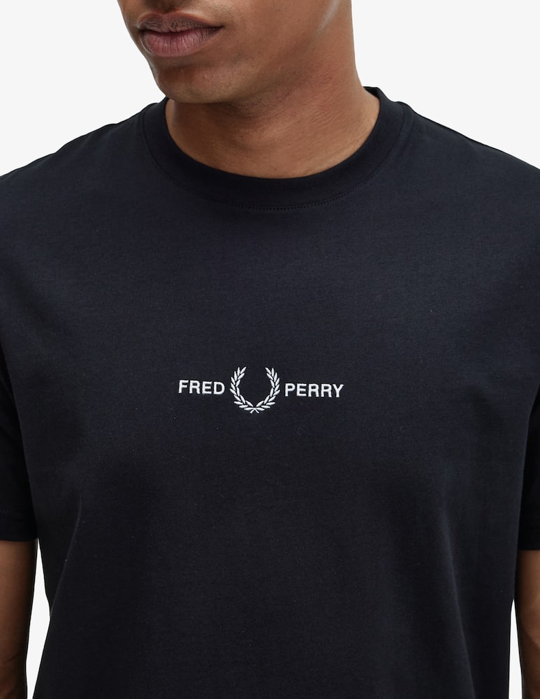 Fred Perry Maglietta loghino scritta centro - immagine 3 Fred Perry Maglietta loghino scritta centro - immagine 3