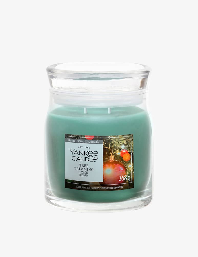 Yankee Candle In & Out Signature Medium Jar Tree Trimming - picture 1 Yankee Candle In & Out Signature Medium Jar Tree Trimming - picture 1