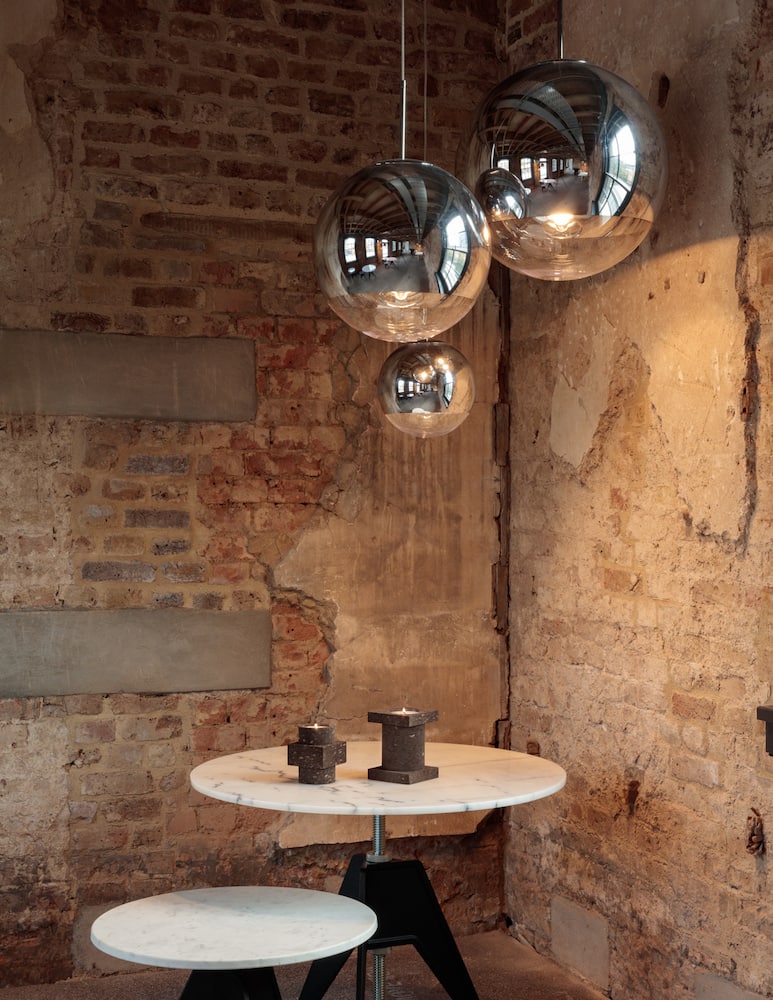 Tom Dixon Mirror Ball 40cm Lampada a Sospensione LED CB-CCC - immagine 4 Tom Dixon Mirror Ball 40cm Lampada a Sospensione LED CB-CCC - immagine 4