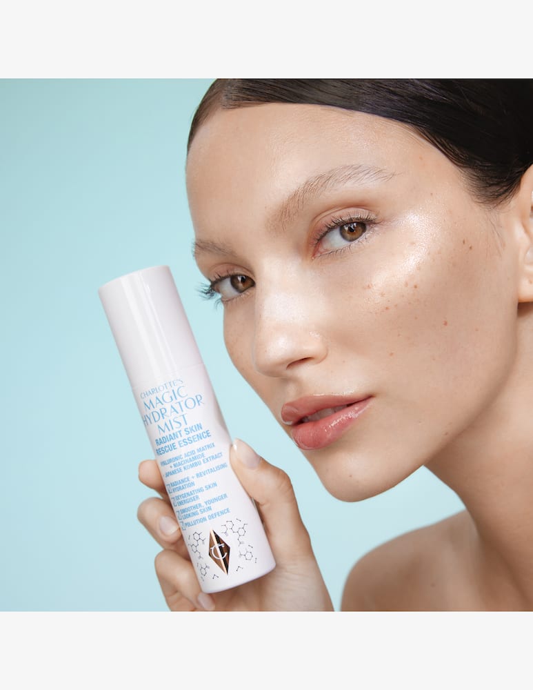 Charlotte Tilbury Charlotte's Magic Hydrator Mist - immagine 4 Charlotte Tilbury Charlotte's Magic Hydrator Mist - immagine 4