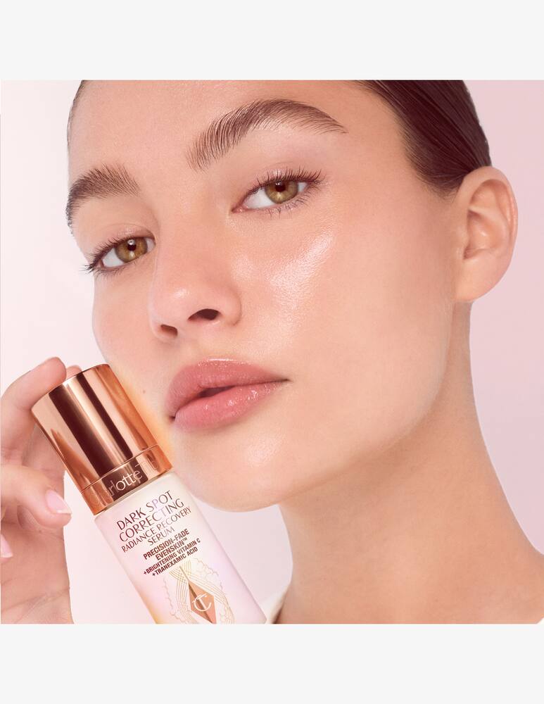 Charlotte Tilbury Dark Spot Correcting Radiance Recovery Serum - immagine 5 Charlotte Tilbury Dark Spot Correcting Radiance Recovery Serum - immagine 5