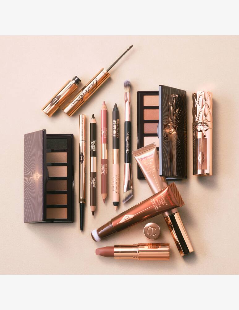 Charlotte Tilbury Super Nudes Shapewear Brush - picture 2 Charlotte Tilbury Super Nudes Shapewear Brush - picture 2
