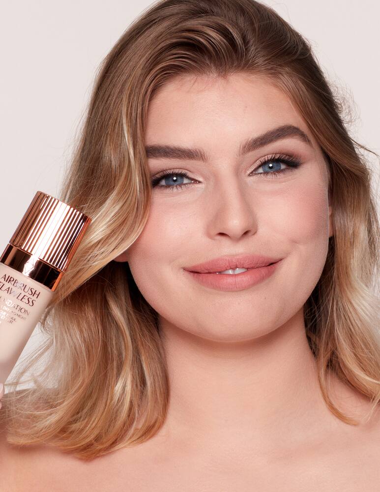 Charlotte Tilbury Airbrush Flawless Foundation - immagine 3 Charlotte Tilbury Airbrush Flawless Foundation - immagine 3