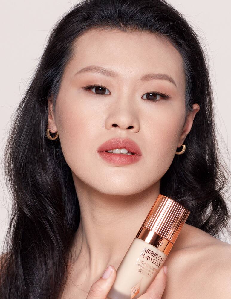 Charlotte Tilbury Airbrush Flawless Foundation - immagine 3 Charlotte Tilbury Airbrush Flawless Foundation - immagine 3