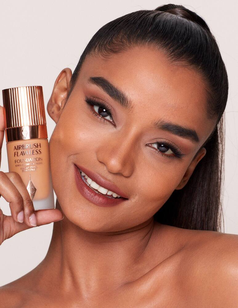 Charlotte Tilbury Airbrush Flawless Foundation - immagine 3 Charlotte Tilbury Airbrush Flawless Foundation - immagine 3