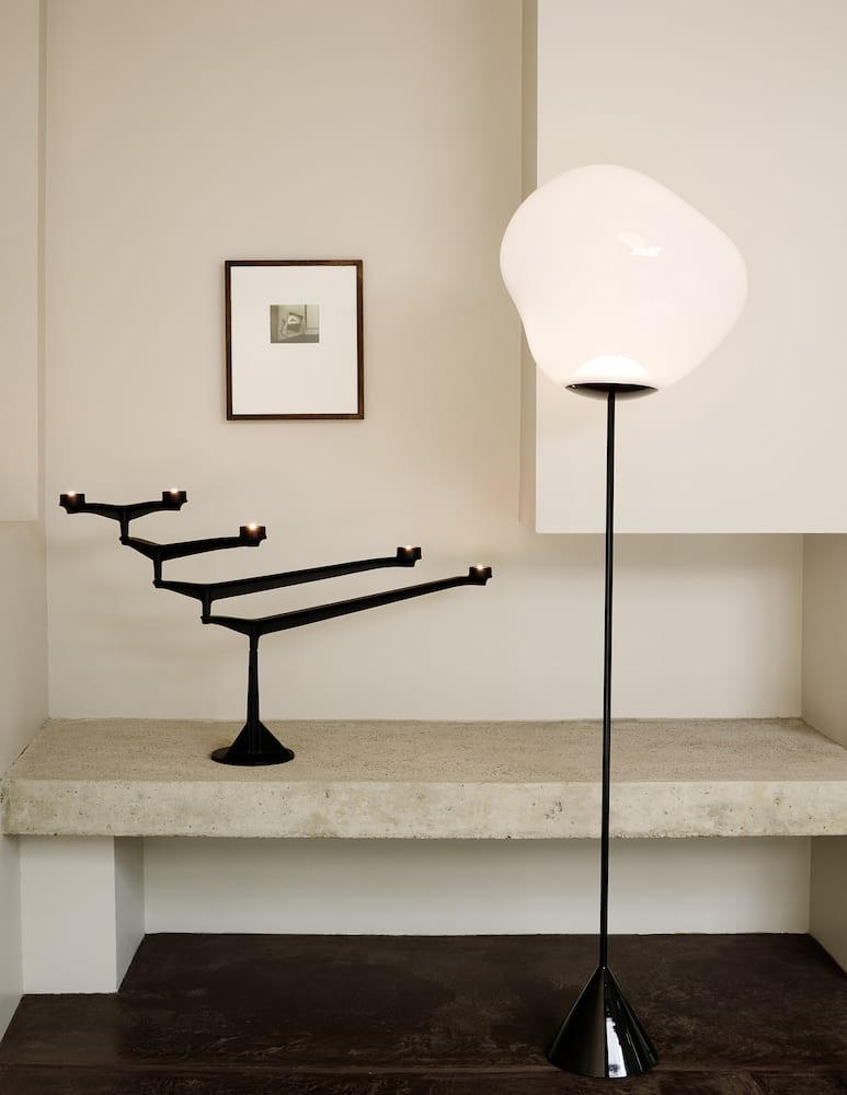 Tom Dixon Cone Slim Opal Led Un Lamapada Da Terra - immagine 3 Tom Dixon Cone Slim Opal Led Un Lamapada Da Terra - immagine 3