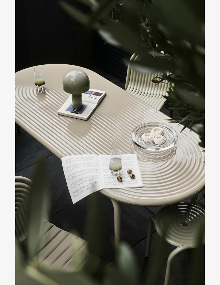 Tom Dixon Groove Tavolo per Esterno - immagine 2 Tom Dixon Groove Tavolo per Esterno - immagine 2