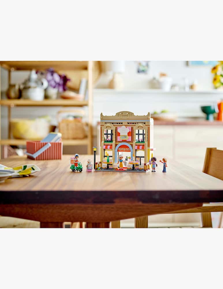 rinascente LEGO Friends Restaurant and Cooking School