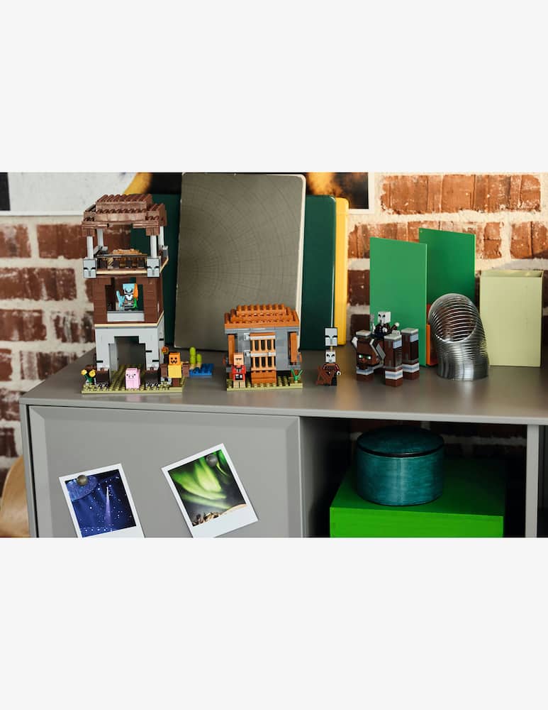 rinascente LEGO Minecraft The Pillager Outpost and Ravager