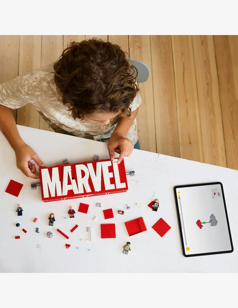 LEGO Super Heroes Marvel Logo e Minifigure MARVEL - immagine 5 LEGO Super Heroes Marvel Logo e Minifigure MARVEL - immagine 5