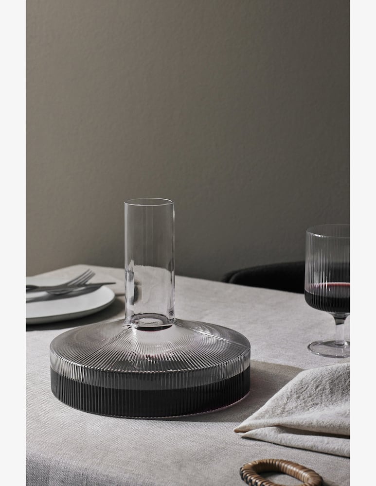 Ferm Living Caraffa Ripple Vino - Trasparente - immagine 2 Ferm Living Caraffa Ripple Vino - Trasparente - immagine 2