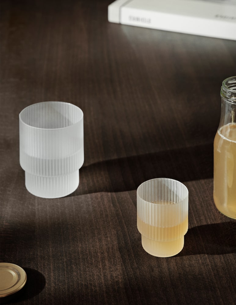 Ferm Living Ripple Bicchieri Piccoli - Set da 4 - Satinato - immagine 2 Ferm Living Ripple Bicchieri Piccoli - Set da 4 - Satinato - immagine 2