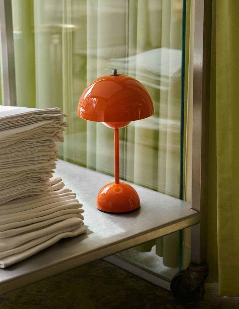 rinascente &Tradition Flowerpot VP9 Portable Lamp