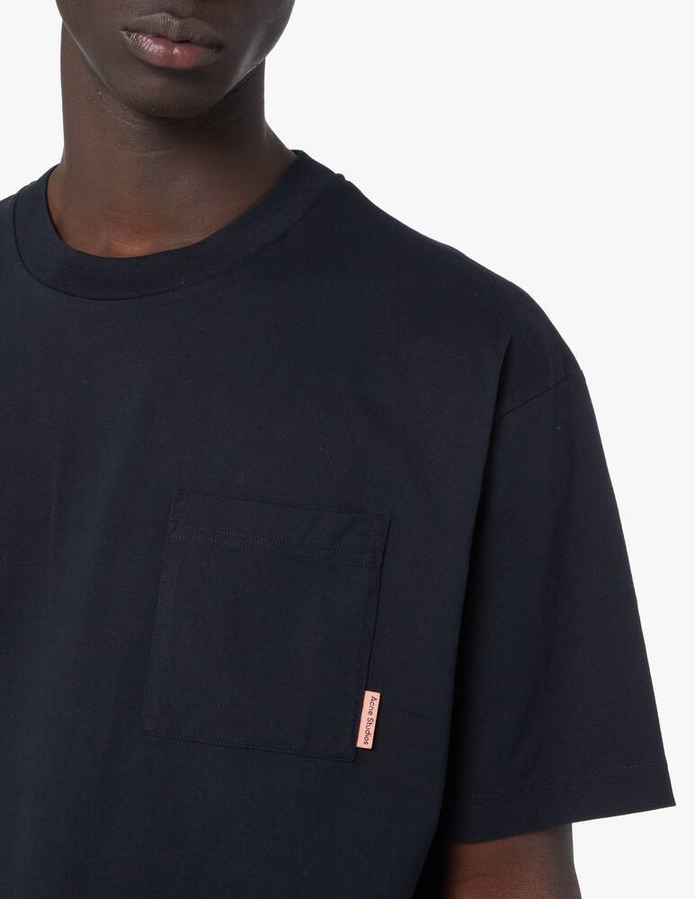 Acne Studios Maglietta con etichetta rosa e taschino - Nero - immagine 4 Acne Studios Maglietta con etichetta rosa e taschino - Nero - immagine 4