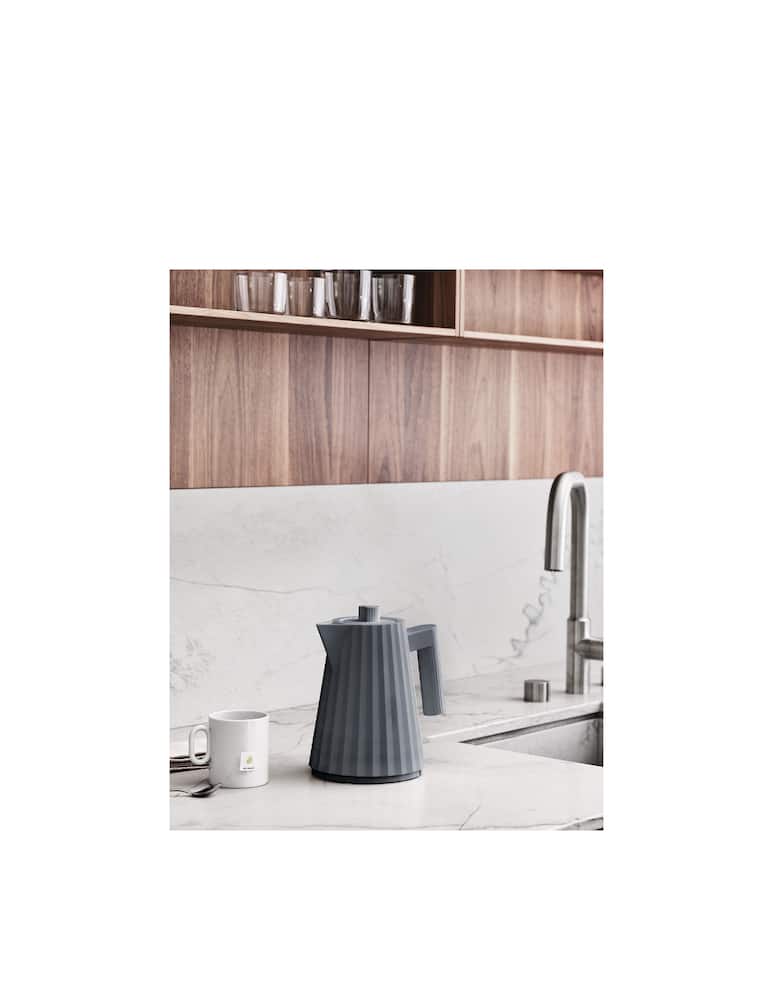 rinascente Alessi Bollitore elettrico in resina termoplastica Plissé - grigio