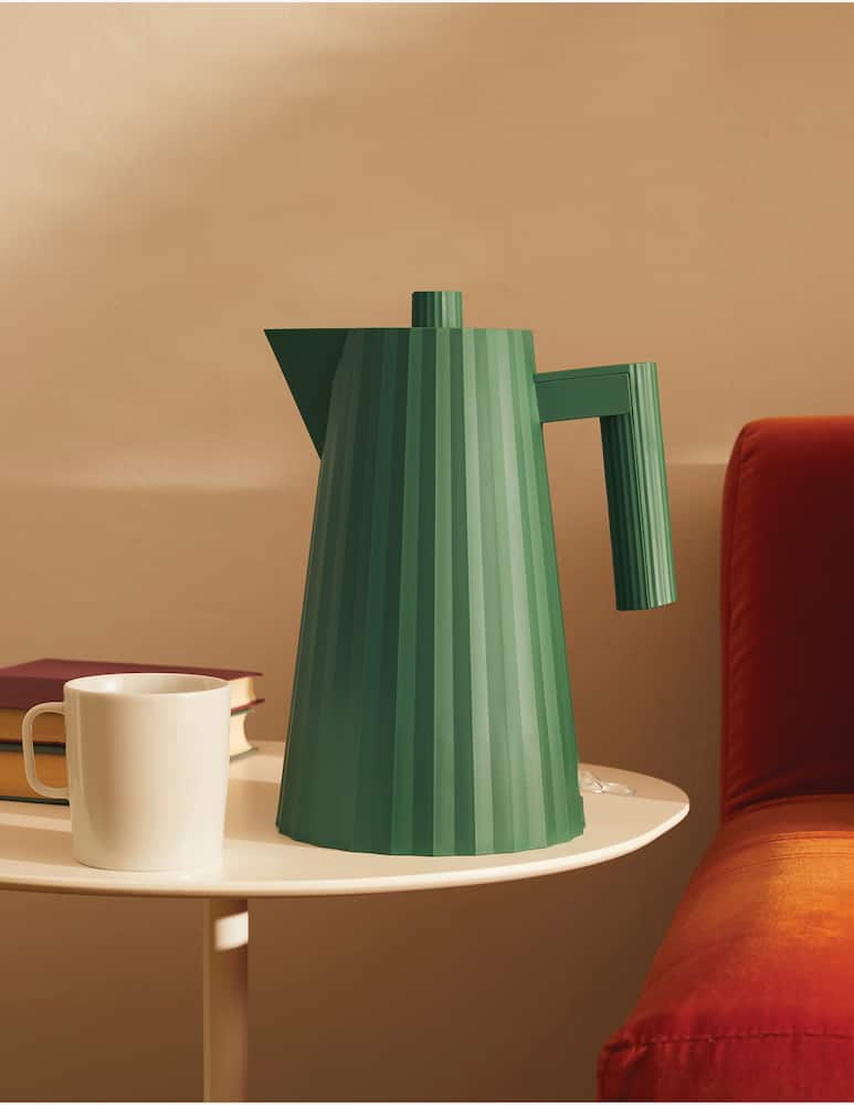 Alessi "Plissè" Electric Kettle In Thermoplastic Resin. European Plug. 2400W - Green - picture 2 Alessi "Plissè" Electric Kettle In Thermoplastic Resin. European Plug. 2400W - Green - picture 2