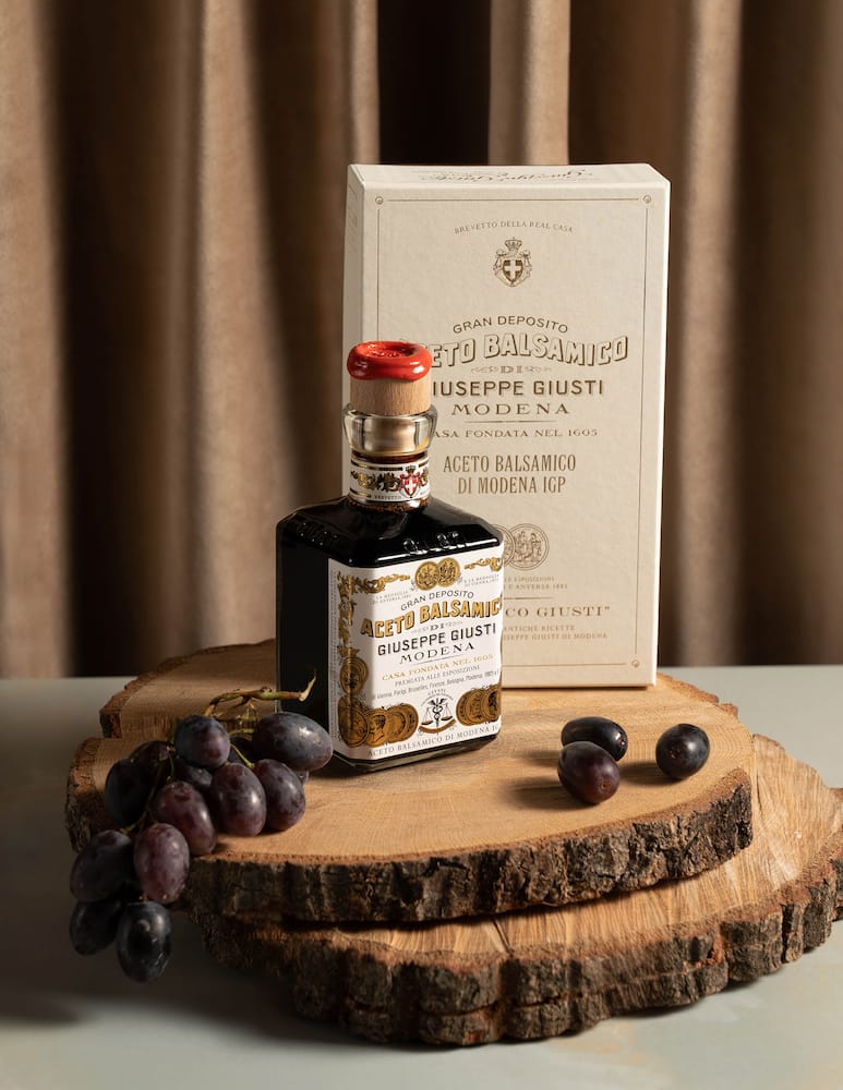 Giuseppe Giusti Balsamic Vinegar Of Modena 2 Gold Medals - Cubica - picture 2 Giuseppe Giusti Balsamic Vinegar Of Modena 2 Gold Medals - Cubica - picture 2