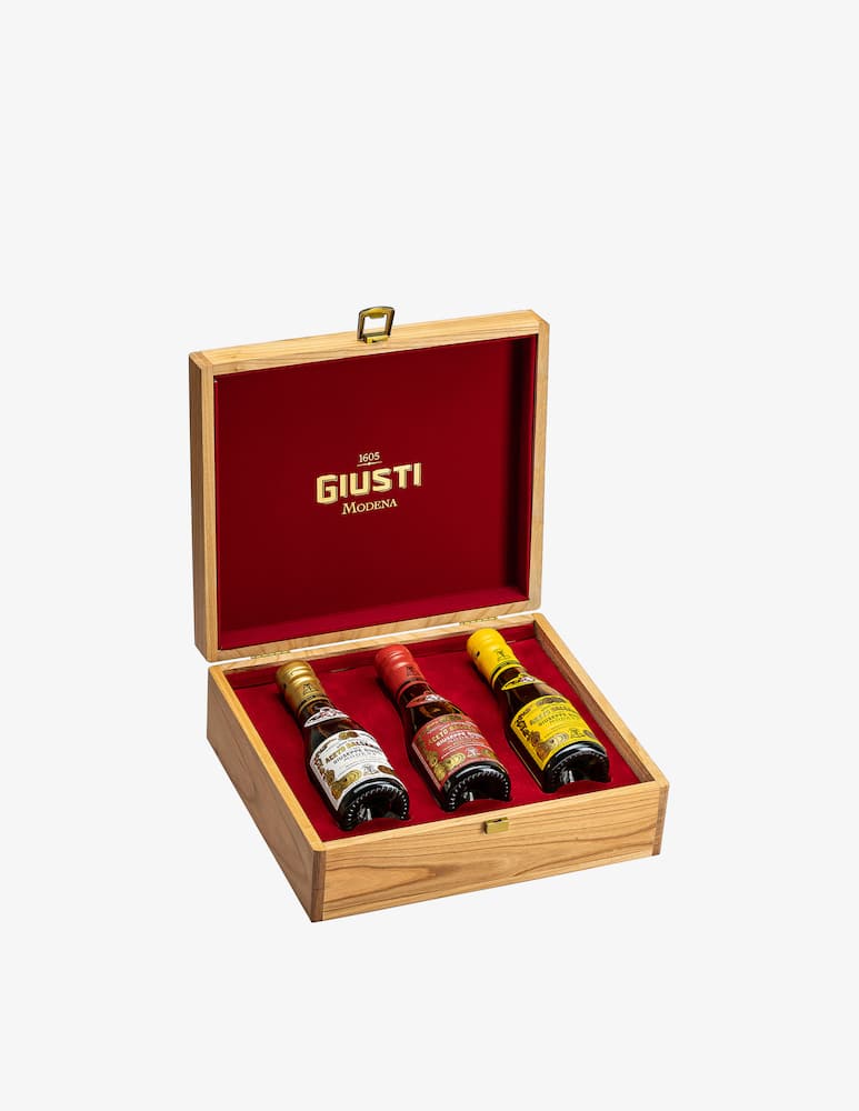 Giuseppe Giusti Wooden Trio Set - Balsamic Vinegar Of Modena 2 - 3 - 4 Gold Medals - picture 1 Giuseppe Giusti Wooden Trio Set - Balsamic Vinegar Of Modena 2 - 3 - 4 Gold Medals - picture 1