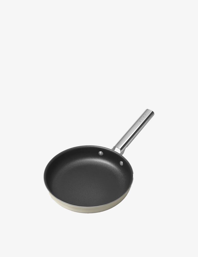 Smeg Padella antiaderente - Panna OPACO - D24cm - immagine 3 Smeg Padella antiaderente - Panna OPACO - D24cm - immagine 3