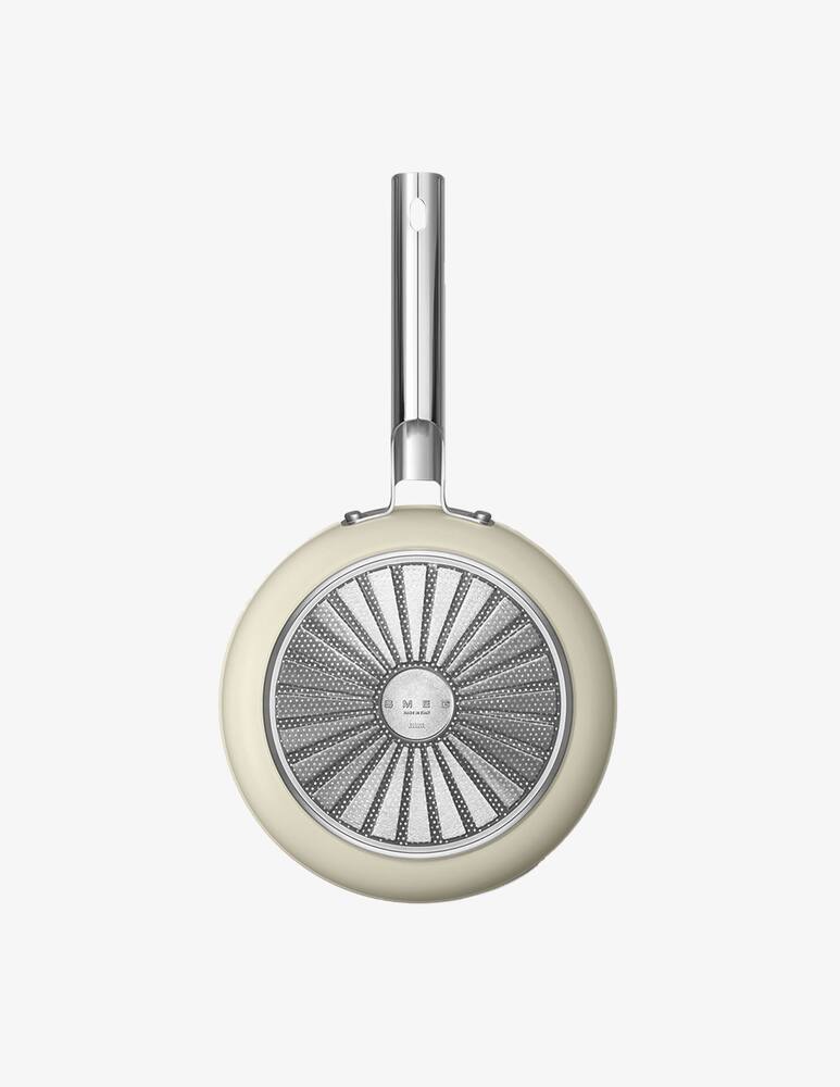 Smeg Padella antiaderente - Panna OPACO - D24cm - immagine 5 Smeg Padella antiaderente - Panna OPACO - D24cm - immagine 5