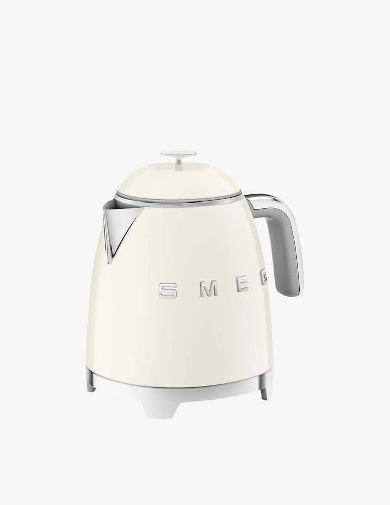 Smeg Mini Kettle 50'S Style Glossy Cream - picture 2 Smeg Mini Kettle 50'S Style Glossy Cream - picture 2