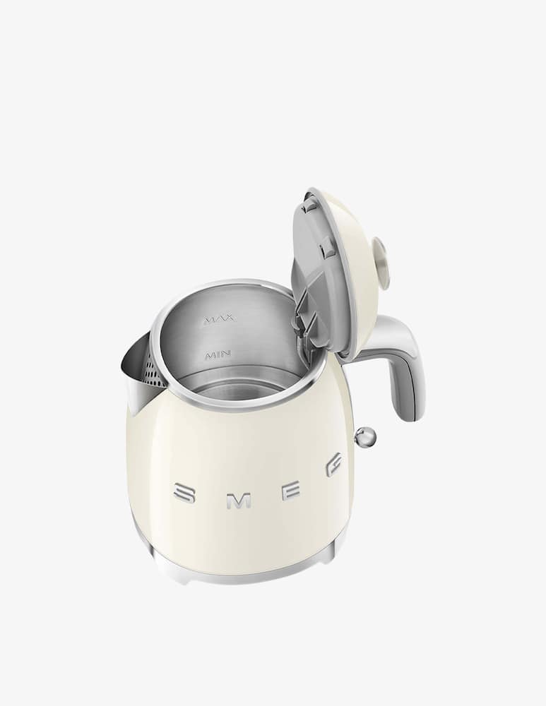 Smeg Mini Kettle 50'S Style Glossy Cream - picture 4 Smeg Mini Kettle 50'S Style Glossy Cream - picture 4