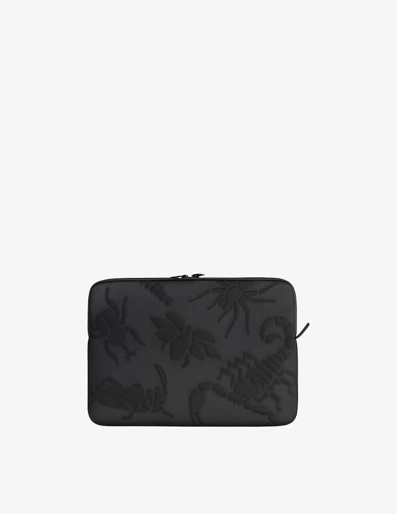 Tucano Custodia Sleeve Rilievo Insetti Mb 16" Nero - immagine 1 Tucano Custodia Sleeve Rilievo Insetti Mb 16" Nero - immagine 1
