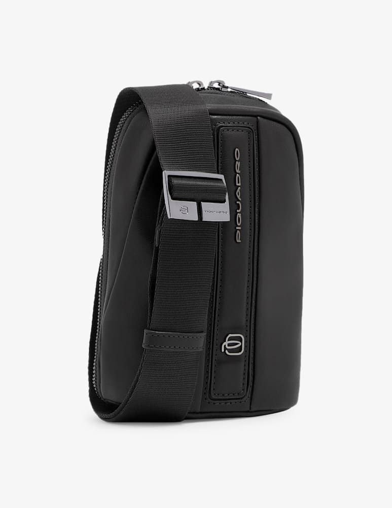 Piquadro Porta Smartphone Con Tracolla In Pelle - immagine 1 Piquadro Porta Smartphone Con Tracolla In Pelle - immagine 1