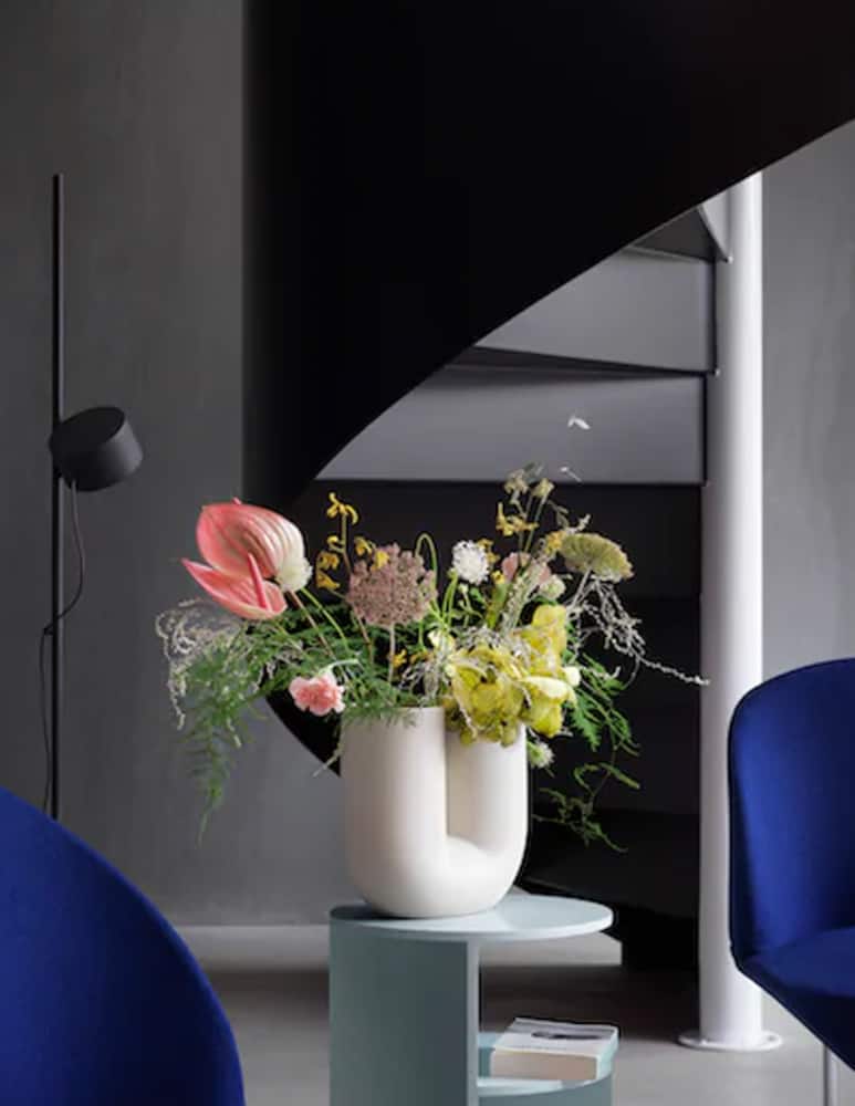 Muuto Vase Kink - picture 3 Muuto Vase Kink - picture 3
