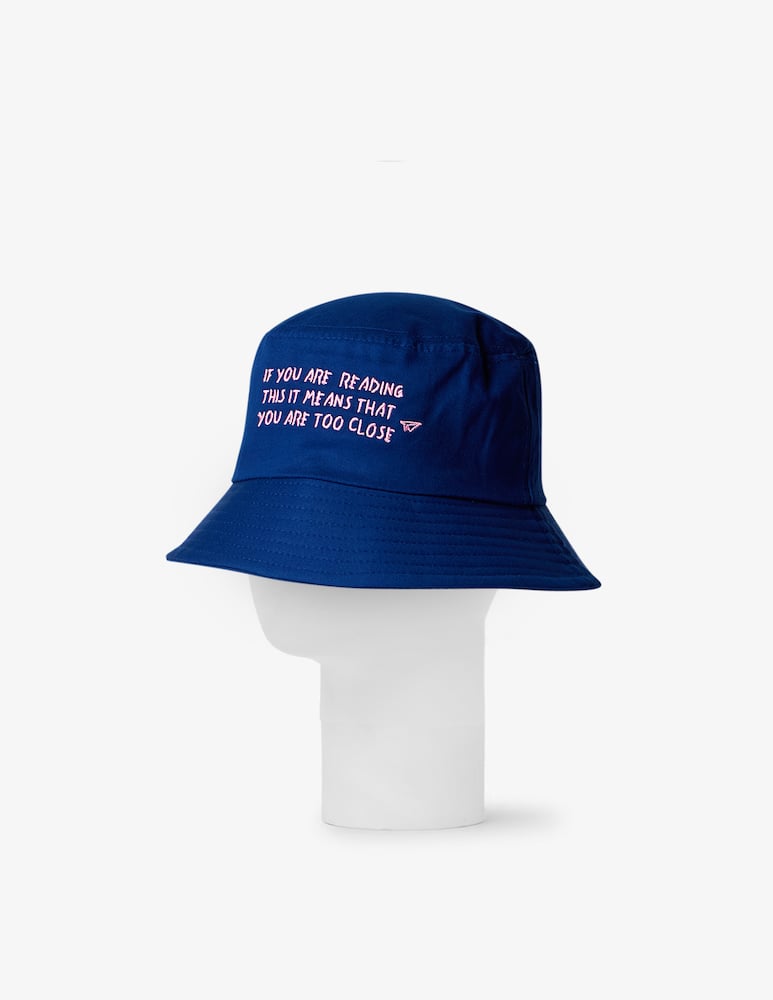 rinascente Linea Daria Cappello bucket con scritta