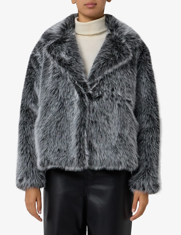Le Volière Faux fur jacket with fringes - picture 1 Le Volière Faux fur jacket with fringes - picture 1