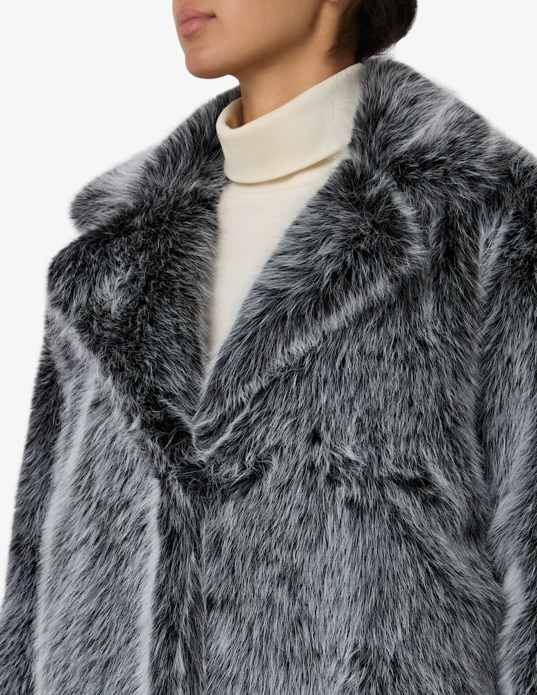 Le Volière Faux fur jacket with fringes - picture 4 Le Volière Faux fur jacket with fringes - picture 4