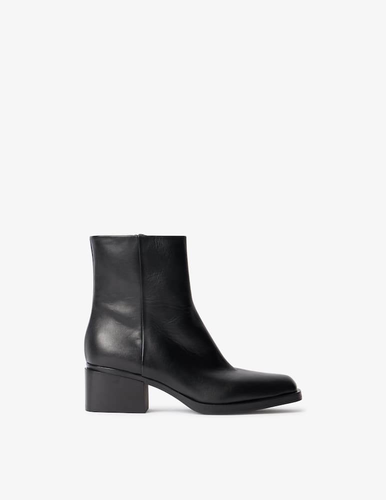 rinascente Strategia Ankle bootie with square toe