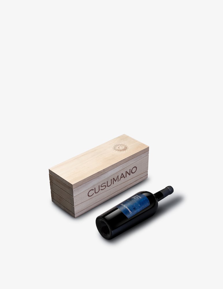 Cusumano Sàgana Vigneto del Torrone Bianco Wooden Box 2020 1,5l - picture 1 Cusumano Sàgana Vigneto del Torrone Bianco Wooden Box 2020 1,5l - picture 1