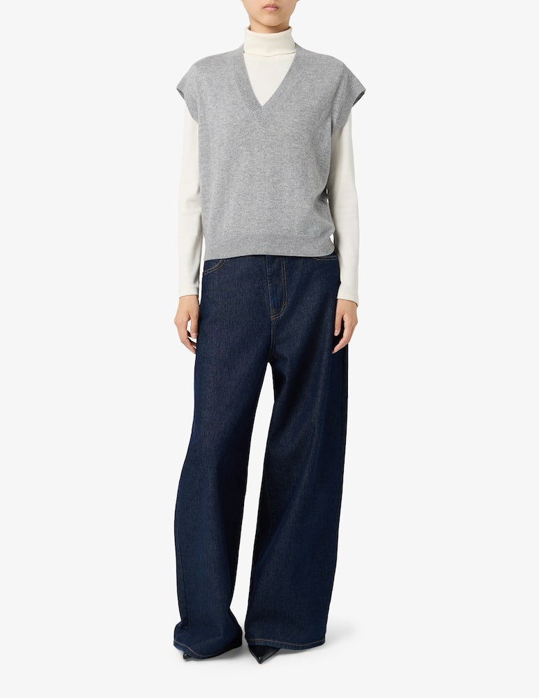 Pure Cashmere V neck vest - picture 2 Pure Cashmere V neck vest - picture 2