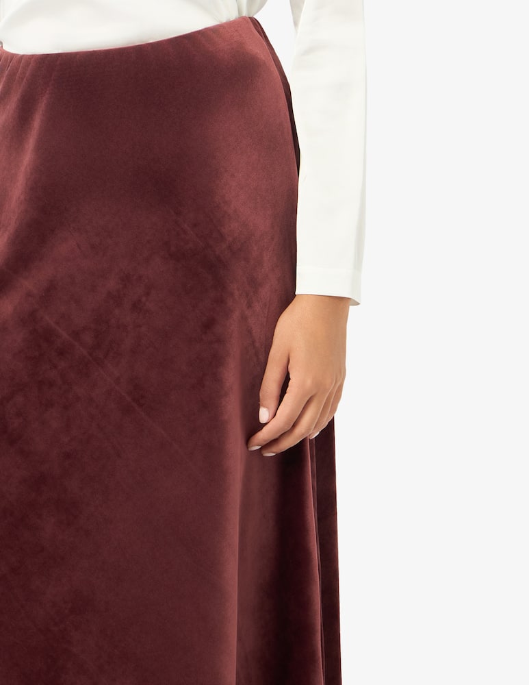 Elizabeth Ascot Velvet midi skirt - picture 4 Elizabeth Ascot Velvet midi skirt - picture 4